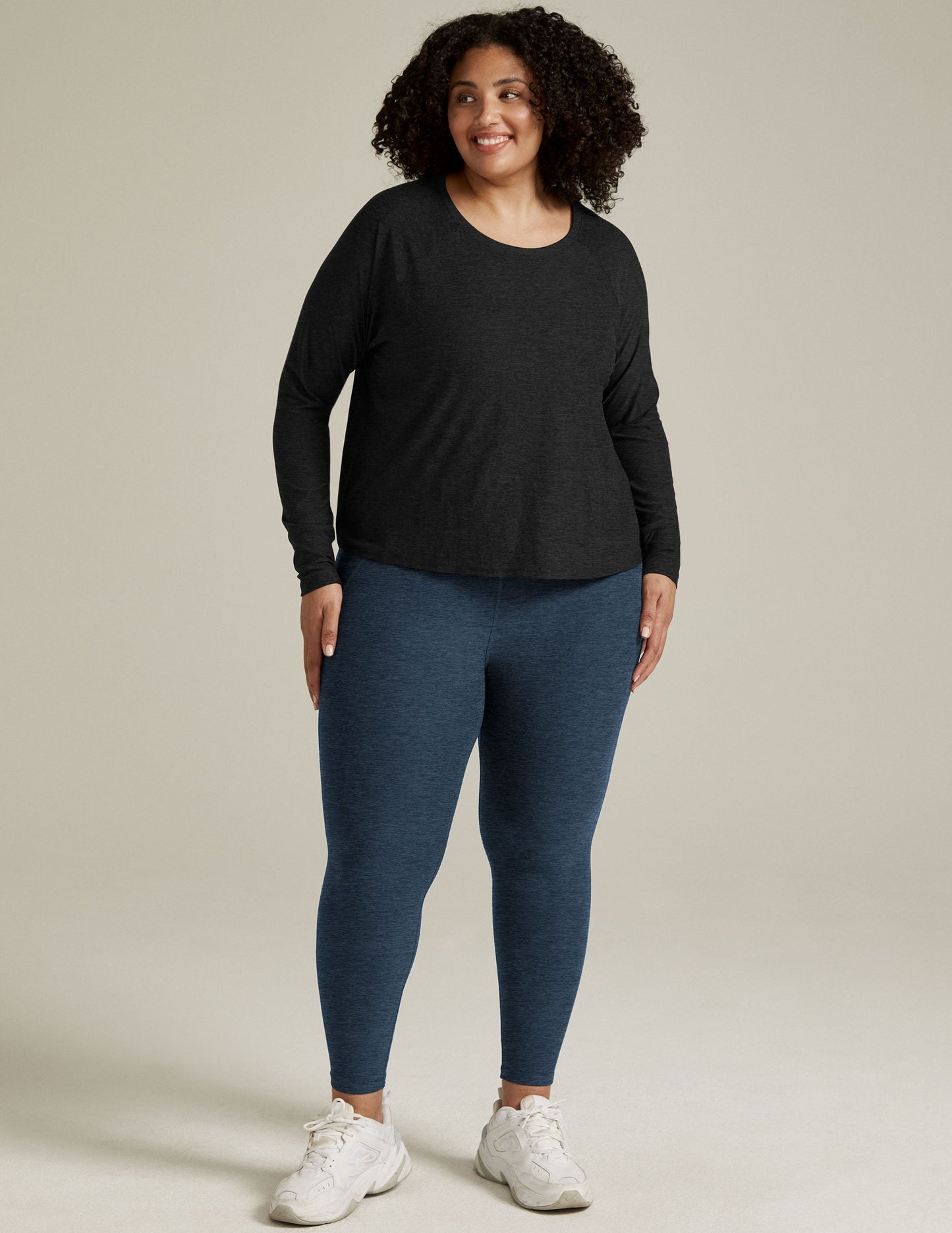 Featherweight Daydreamer Pullover - Darkest Night