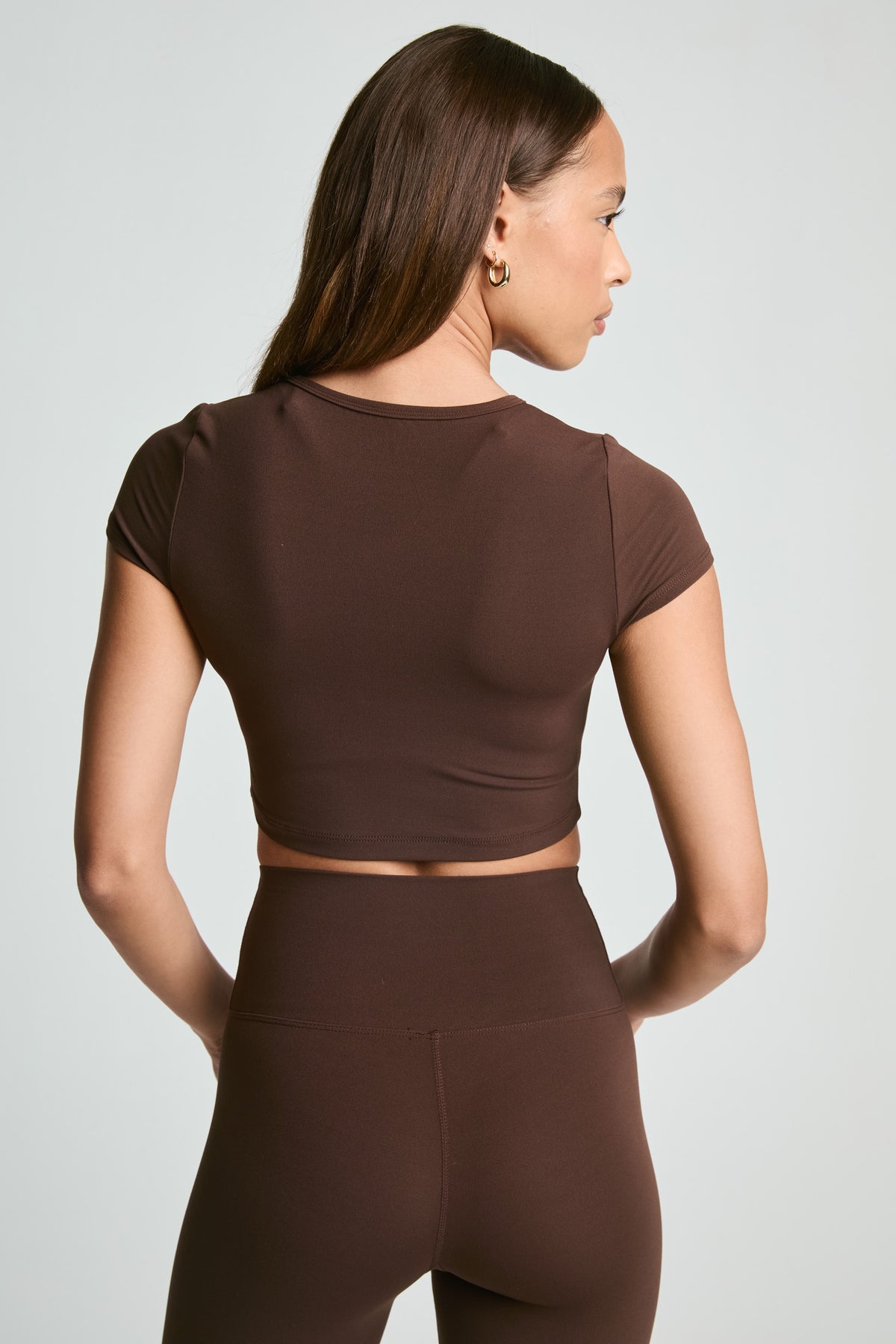 Studio Cropped Active Tee - Dark Oak