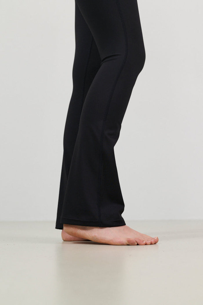 River Lift Highwaisted Flare Legging - Black