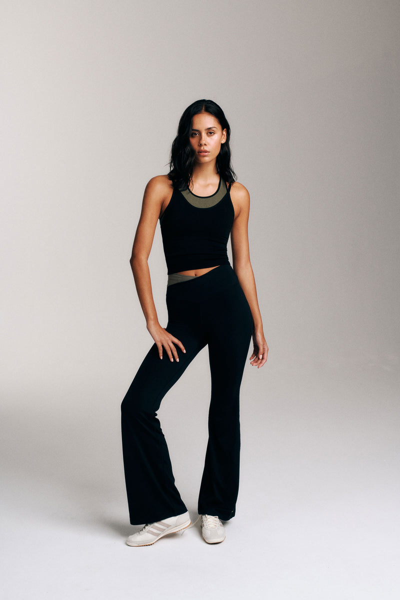 Wander Flare Legging - Black / Dusty Olive