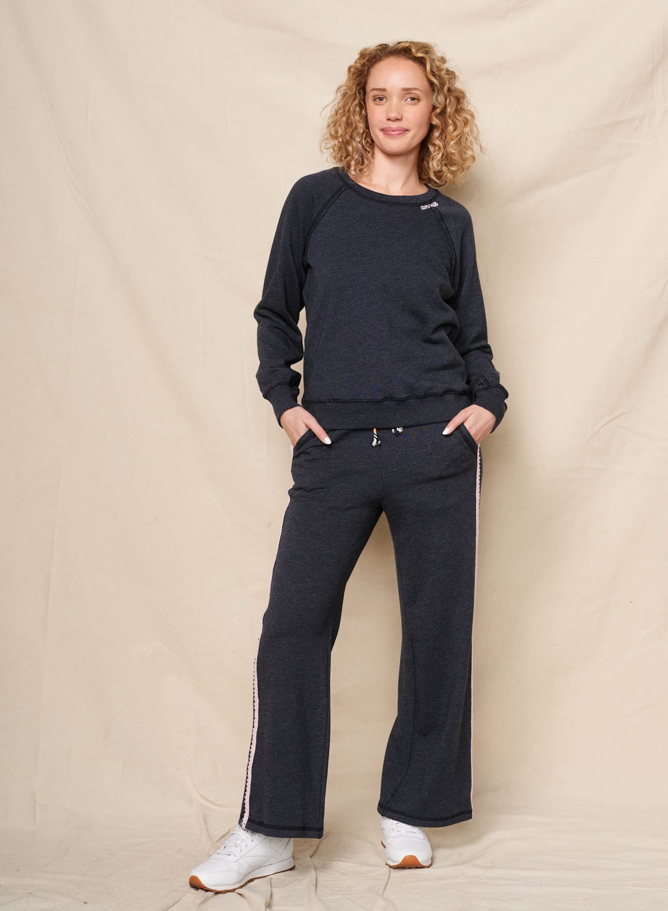 Sweatshirt - Amour Embroidery - Deep Navy
