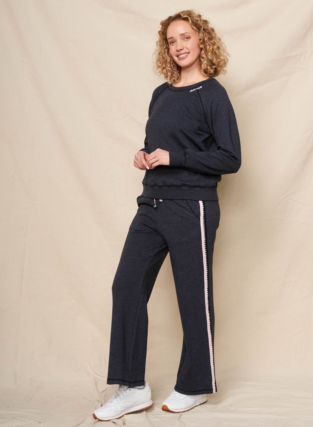 Sweatshirt - Amour Embroidery - Deep Navy