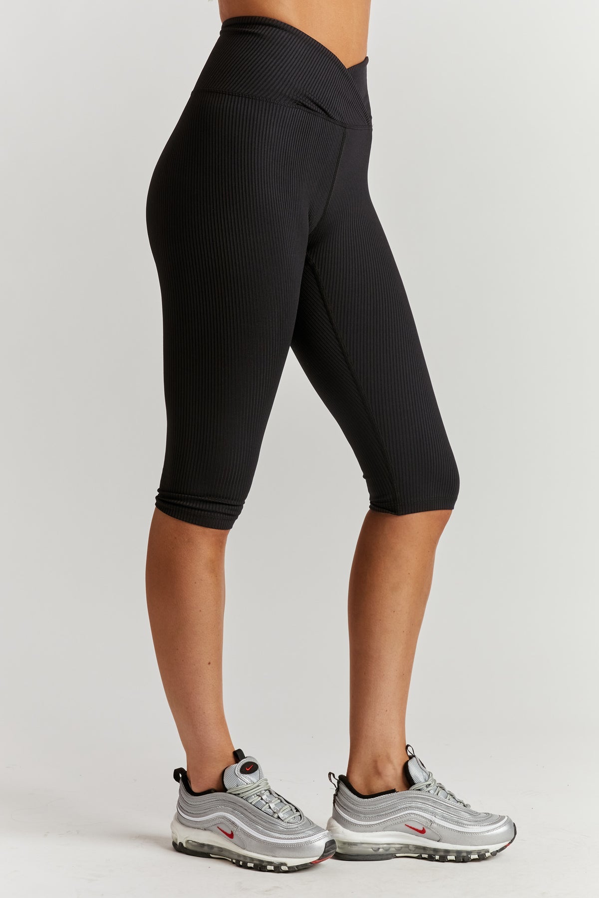 Ribbed Veronica Capri - Black