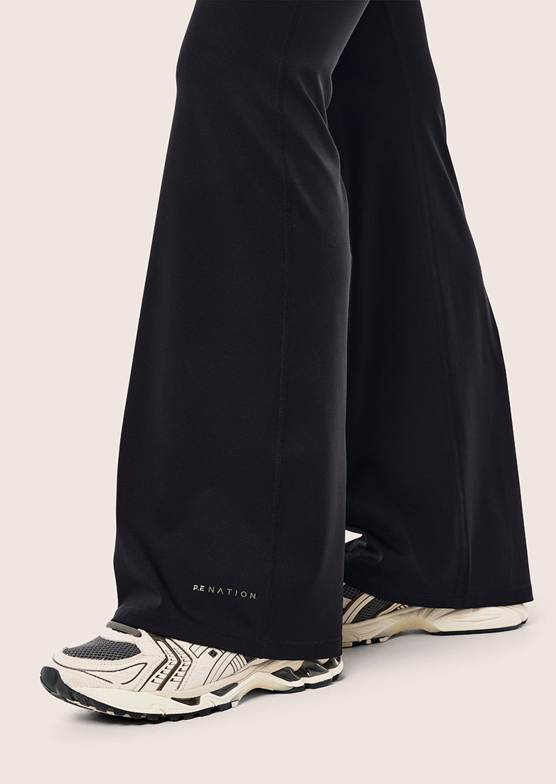Wander Flare Legging - Black / Dusty Olive