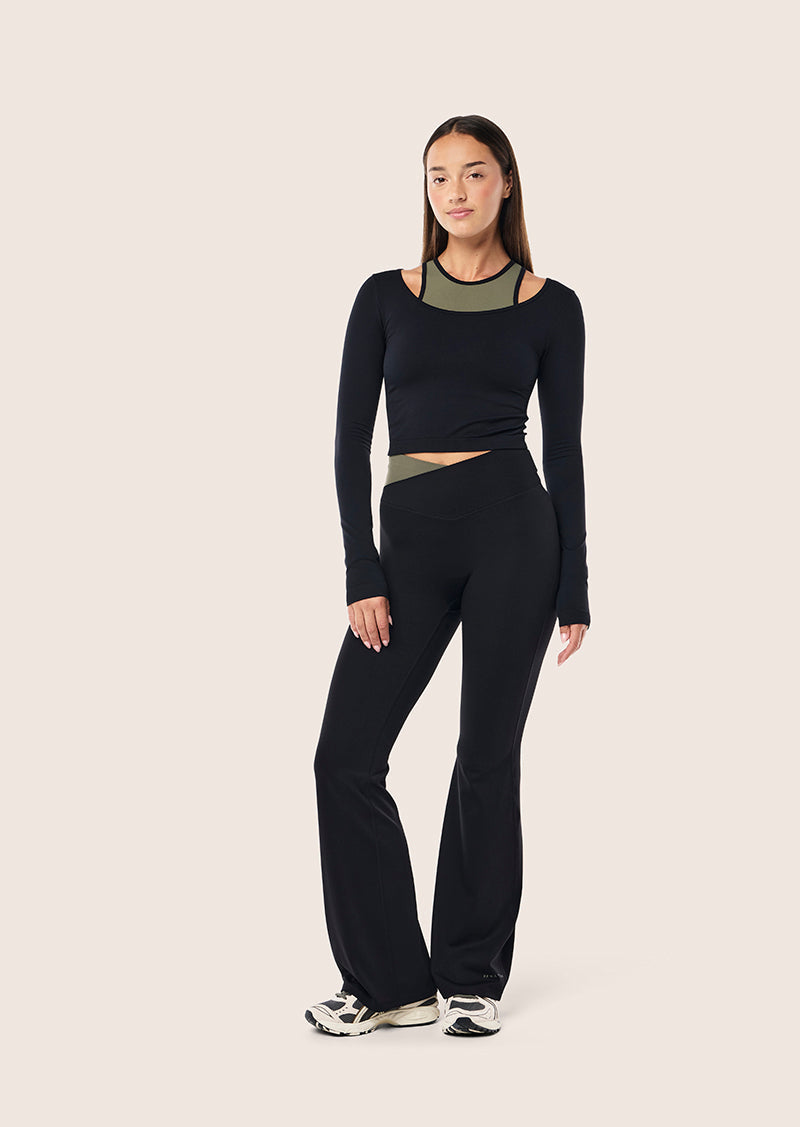 Wander Flare Legging - Black / Dusty Olive