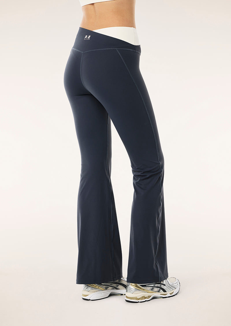Wander Flare Legging - Marine Blue / Whisper White