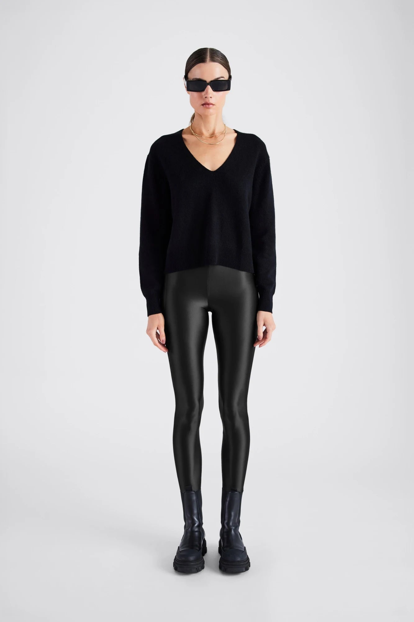 Zola Cashmere Long Sleeve V-Neck Sweater - Black