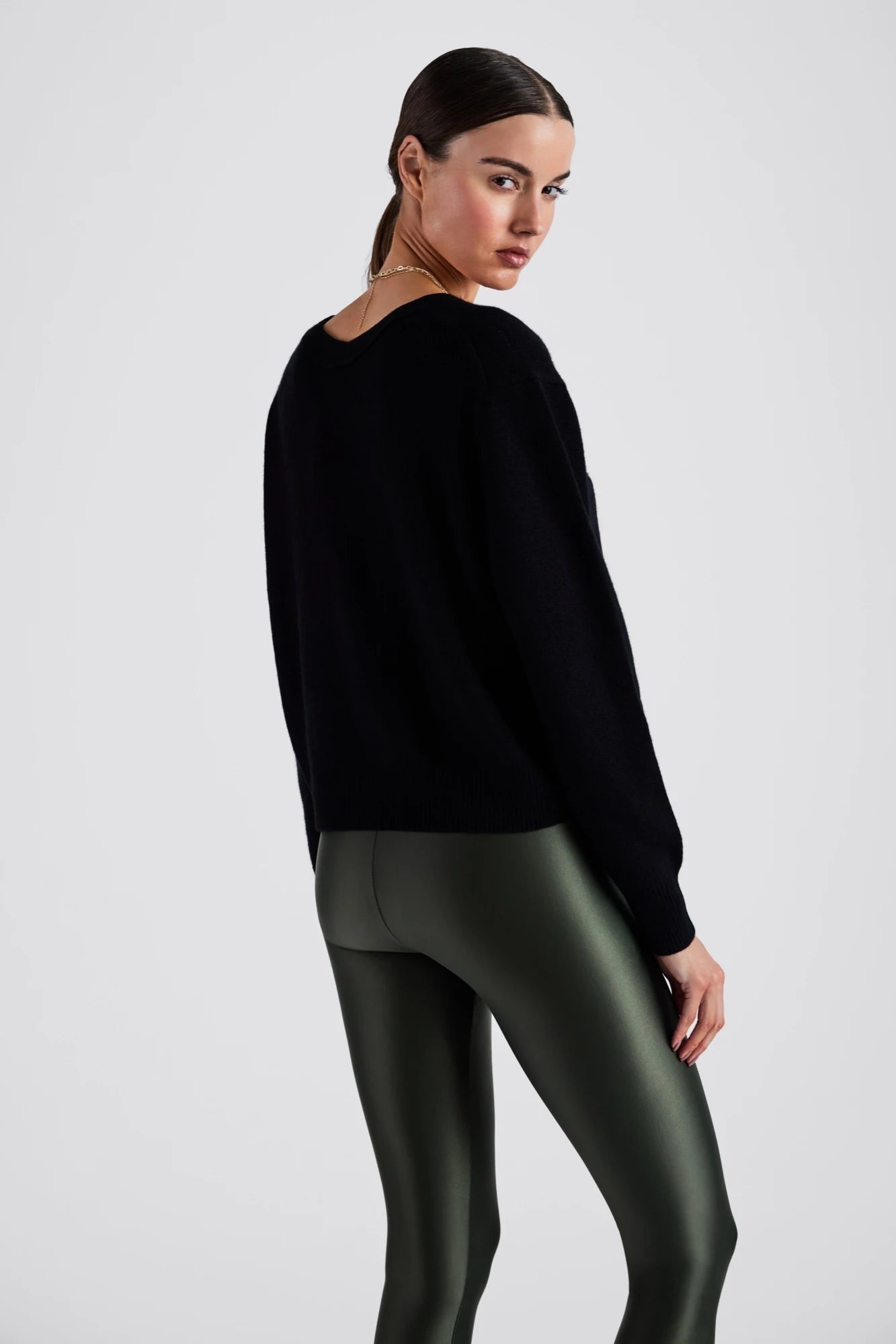 Zola Cashmere Long Sleeve V-Neck Sweater - Black