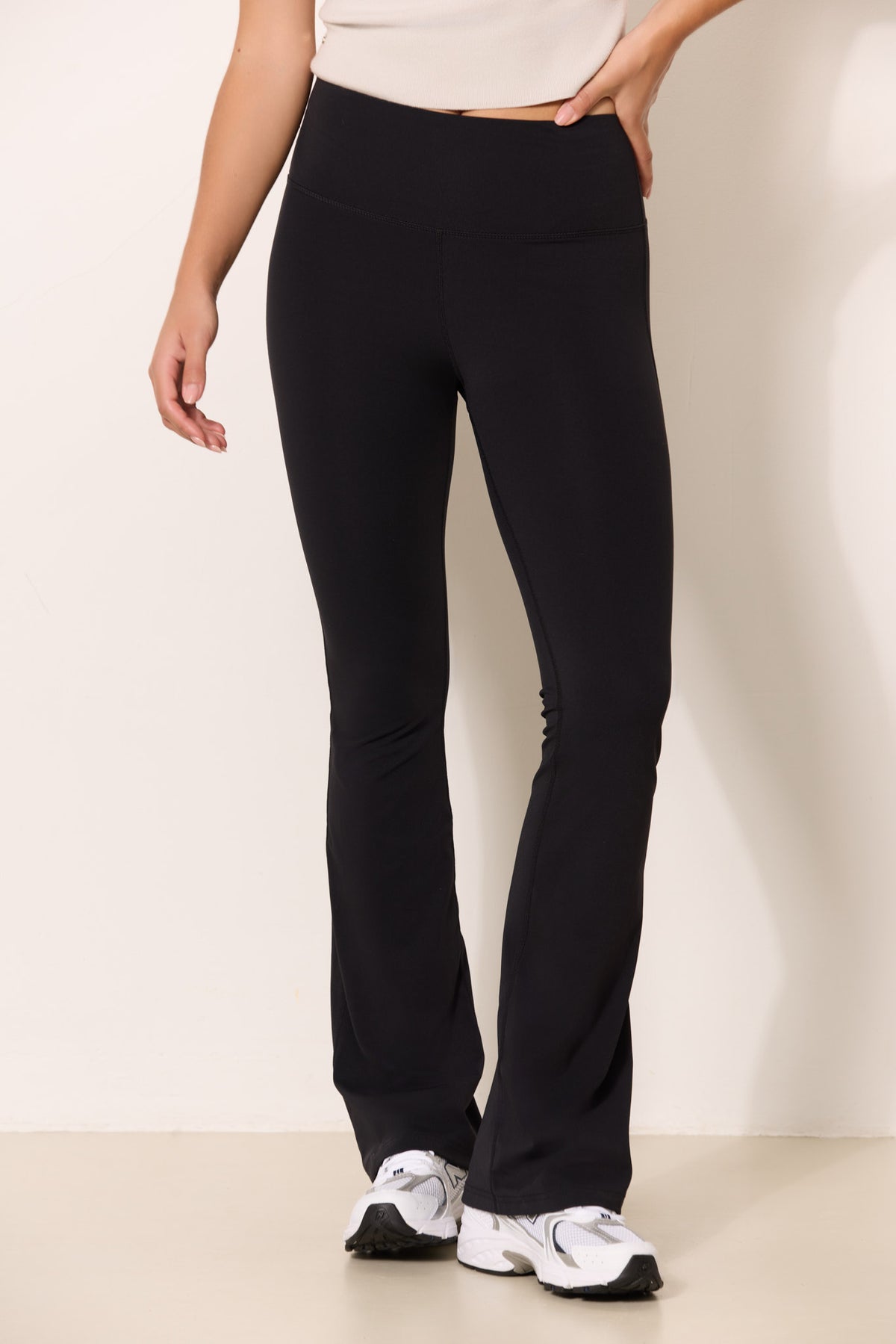 River Lift Highwaisted Flare Legging - Black